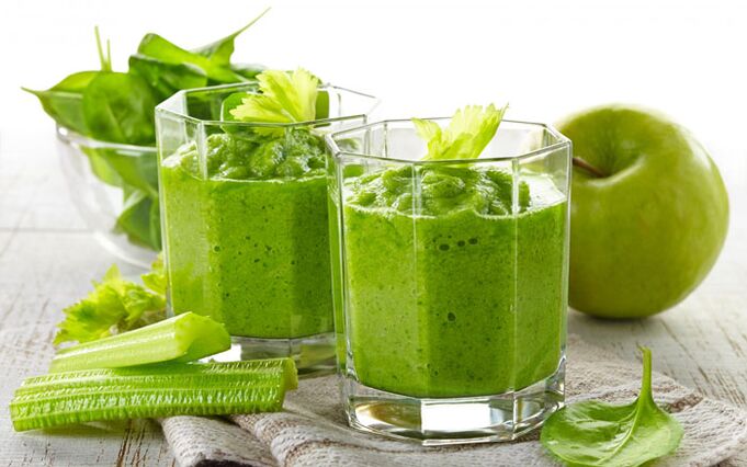 Grüner Schlankheits-Smoothie mit Sellerie und Äpfeln