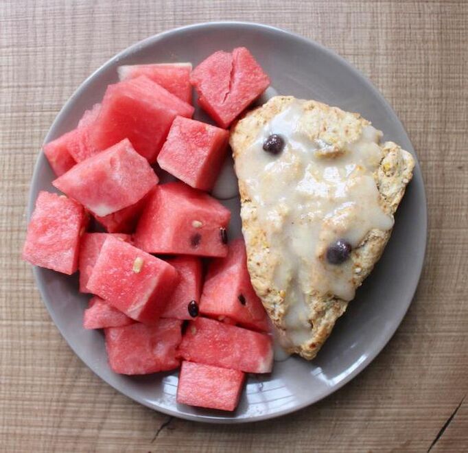 Wassermelone und Brot zum Abnehmen